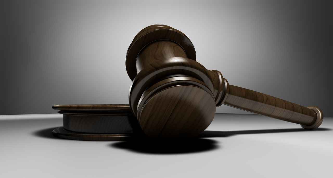 Evaluating Lawyer Credentials and Experience